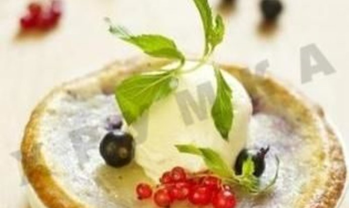 Блины со свежими ягодами по-датски