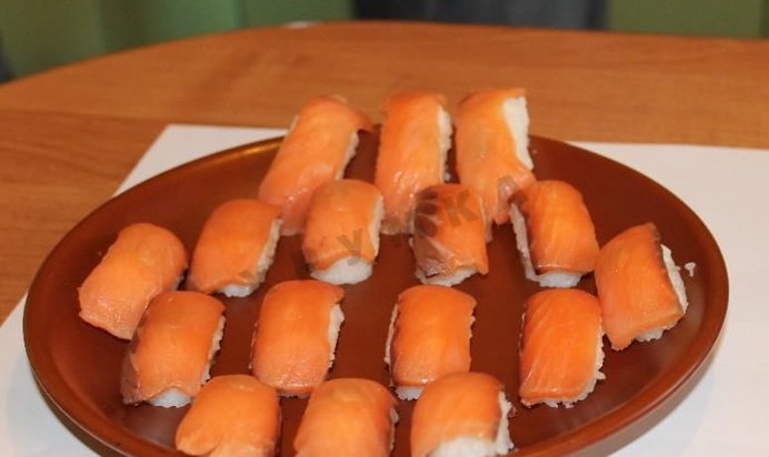 Домашние роллы и нигири суши