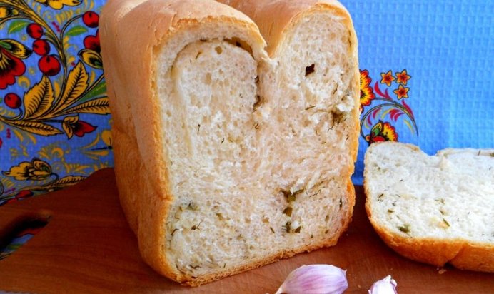 Хлеб с укропом и чесноком в хлебопечке