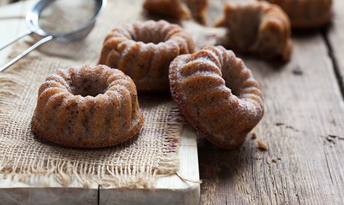 Кексики с мультизерновыми хлопьями, грецкими орехами и яблоками