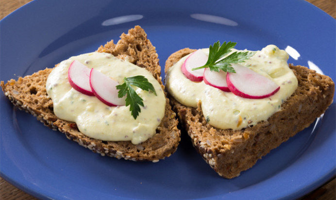 Бутерброд с сыром и яйцом