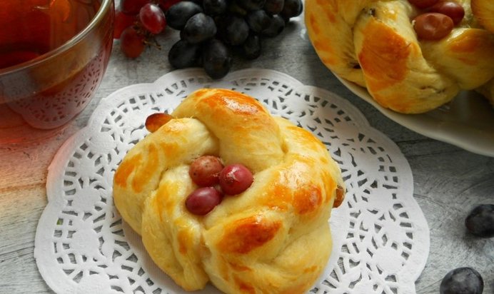 Булочки с изюмом в хлебопечке