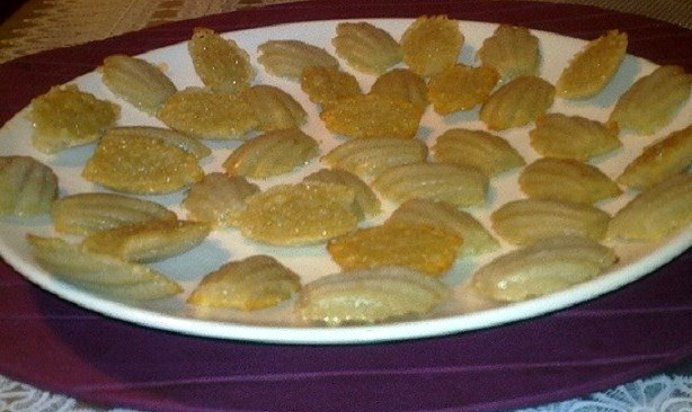 Печенье «Мадлен» с сиропом шиповника