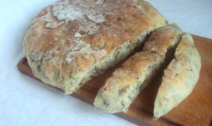 Хлеб со шпинатом и козьим сыром