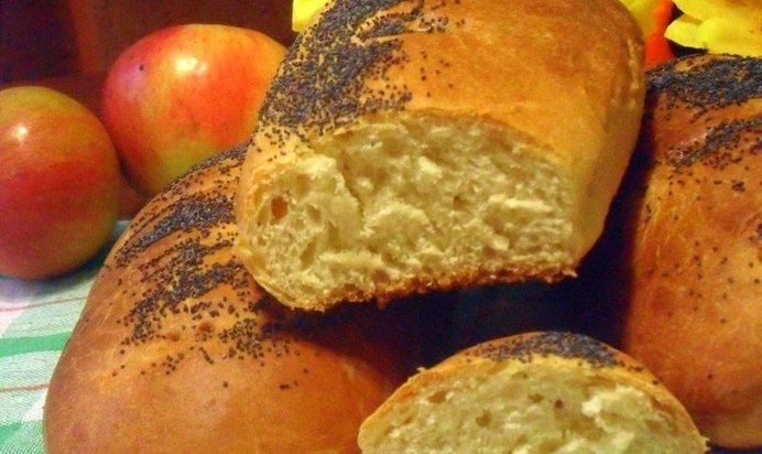 Сдобный батон с маком