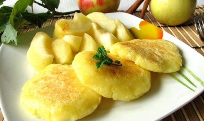 Яблочные блины с лимонной цедрой