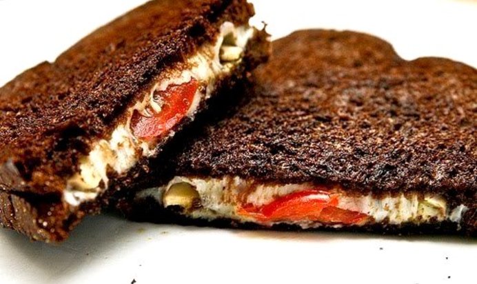 Итальянский бутерброд с сыром и грибами