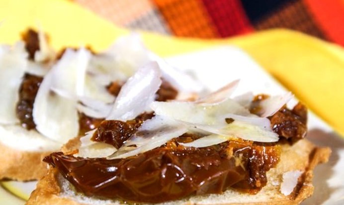 Бутерброды с вялеными помидорами