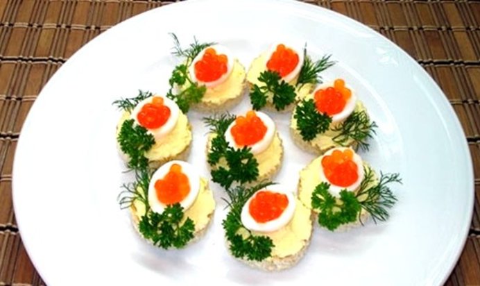 Гренки с икрой