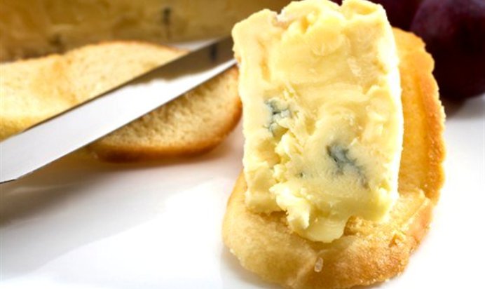 Бутерброды с голубым сыром и беконом