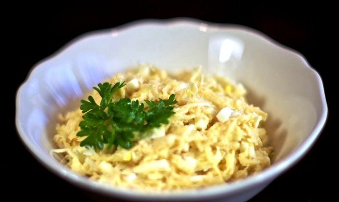 Салат из сельдерея с яблоками и яйцами