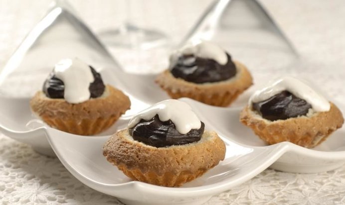 Кексы с шоколадной начинкой