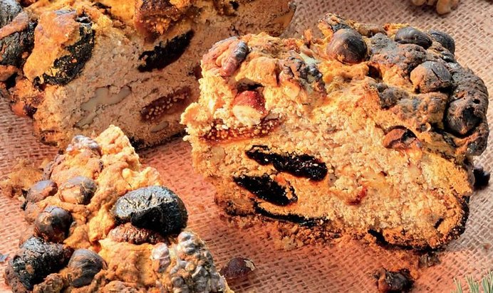 Хлеб с инжиром и орехами