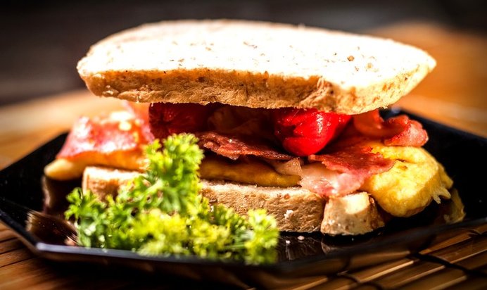 Бутерброд с сосиской