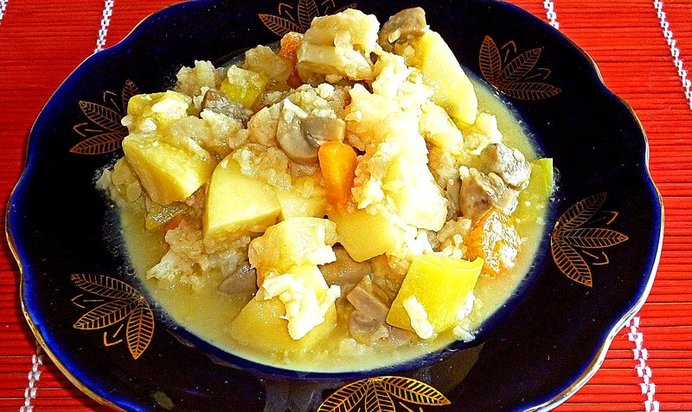 Овощное рагу из кабачков и цветной капусты с грибами