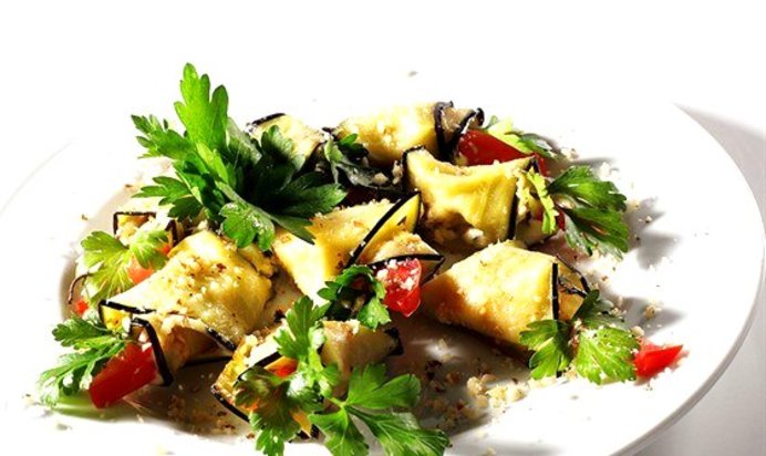 Салат из баклажанов с базиликом