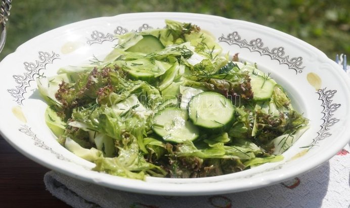 Салат с капустой и огурцом