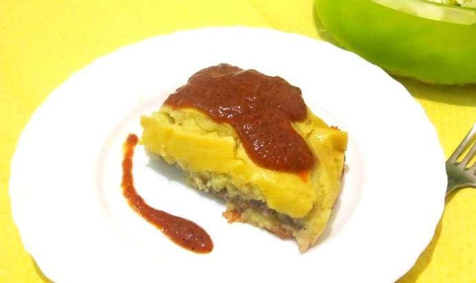 Запеканка из картофеля под красным соусом