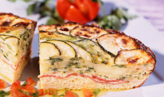 Запеканка с кабачками, беконом и сыром