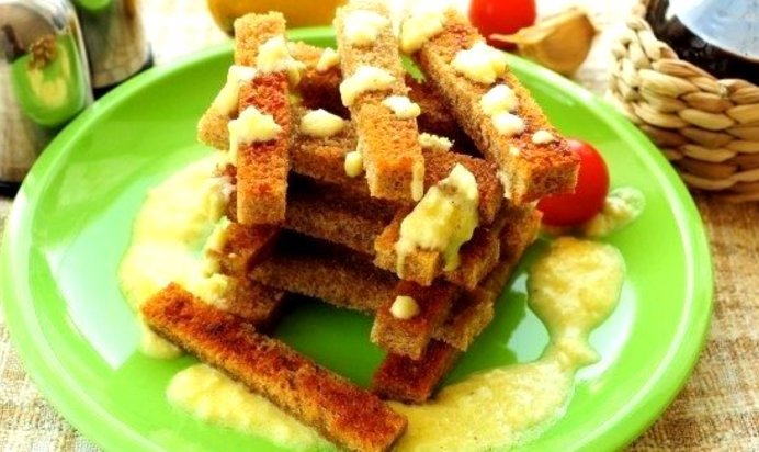 Гренки с чесноком и яйцом