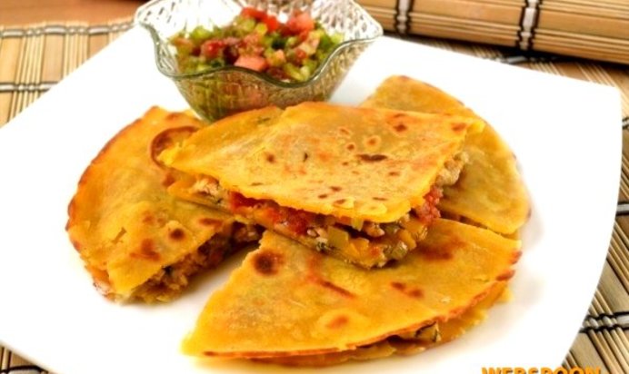 Кесадилья с курицей и сыром