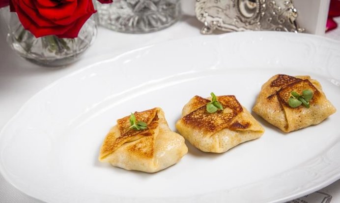 Блинчики с дичью и брусникой