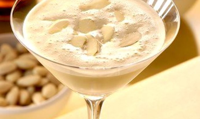 Новогодний яичный коктейль с виски (Snowball)