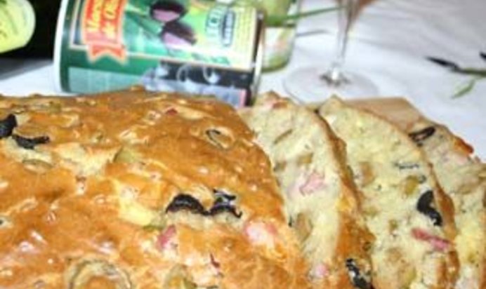 Оливковый хлеб с окороком