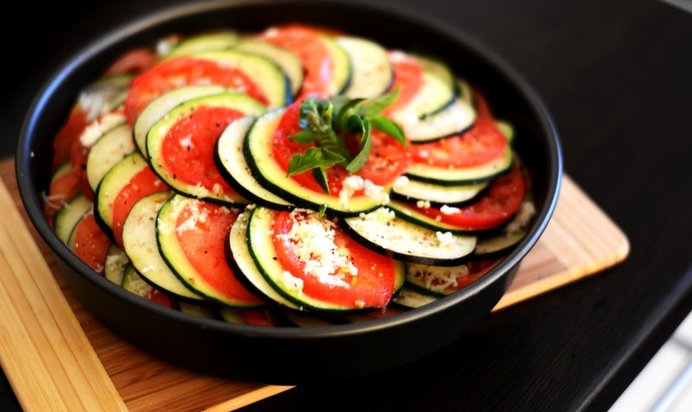 Рататуй с сыром моцарелла