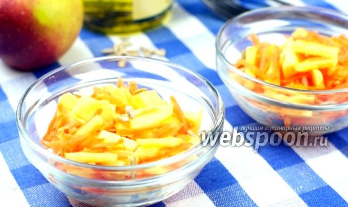 Салат из моркови и яблок с семечками