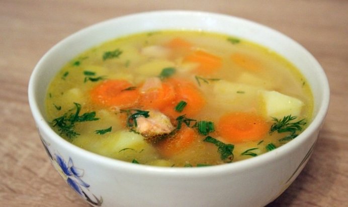 Легкий суп из форели с картофелем