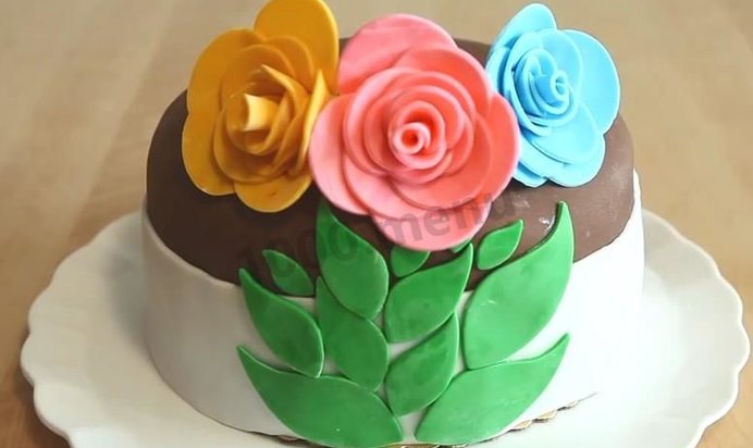 Торт с цветами из мастики