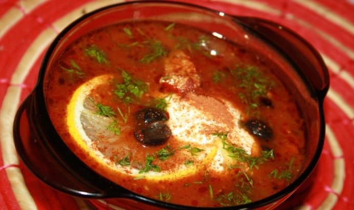 Острый томатный суп с барбарисом