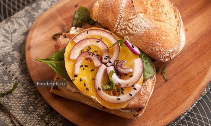 Бутерброд со свининой и манго