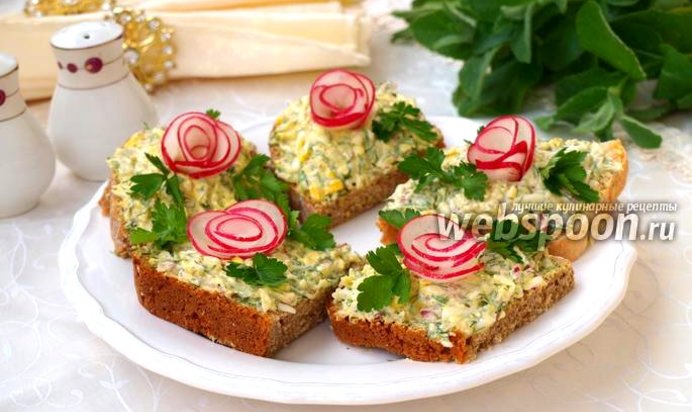 Бутерброды с плавленым сыром, редисом и яйцом