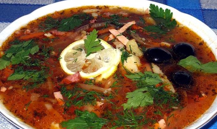 Солянка с колбасой