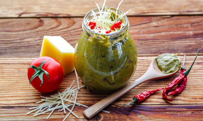 Острый песто с томатом