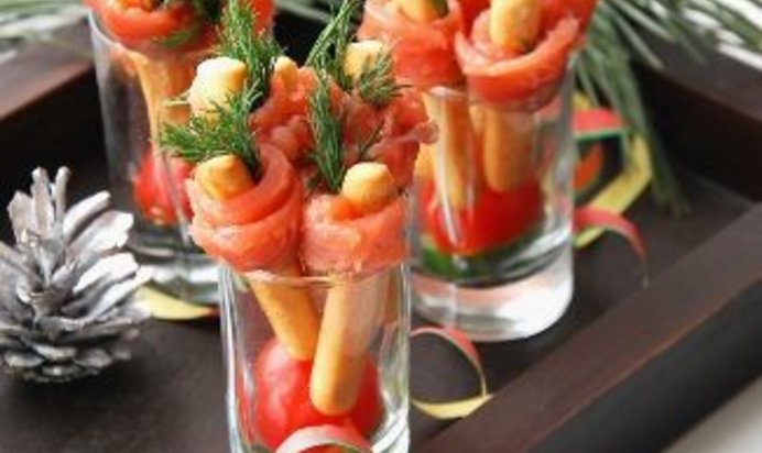 Хлебные палочки с красной рыбой