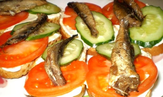 Бутерброды с консервированной рыбой