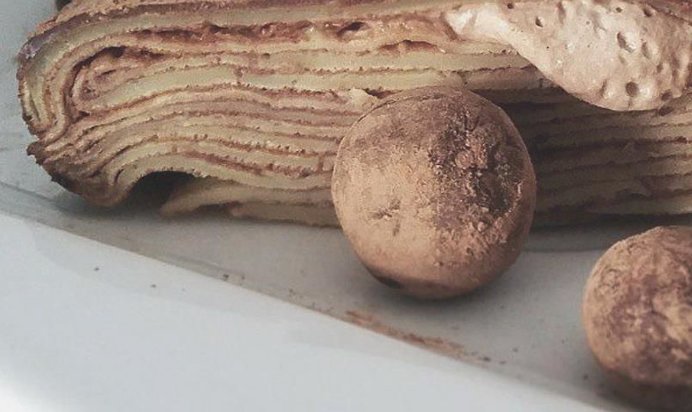 Шоколадный торт из блинов с амаретто