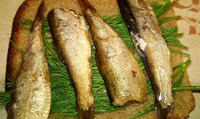 Хлеб со шпротами и укропом