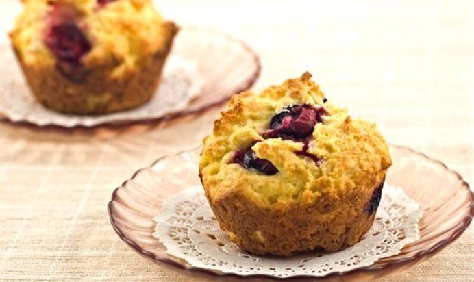 Маффины с пахтой и ягодами