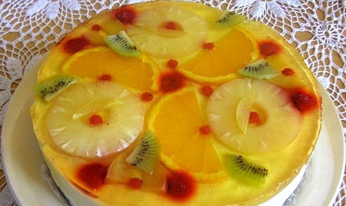 Творожный торт с желе и фруктами