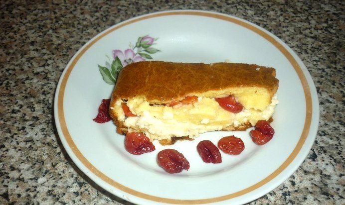 Творожный кекс с вишней и заварным кремом