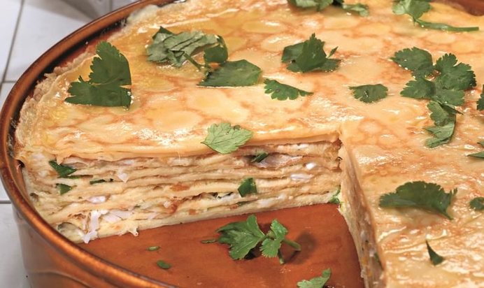 Блинчатый пирог с копченой рыбой