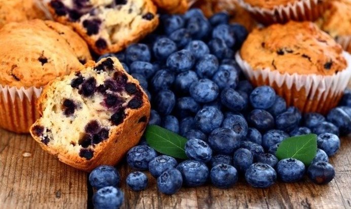 Воздушный кекс с ягодами