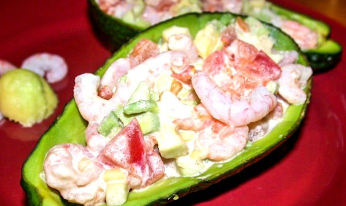 Салат из авокадо и креветок