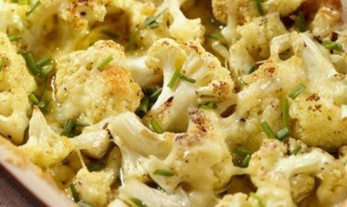 Запеканка из цветной капусты с сыром и специями