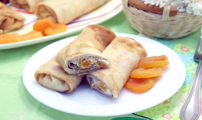 Блины с творогом и курагой