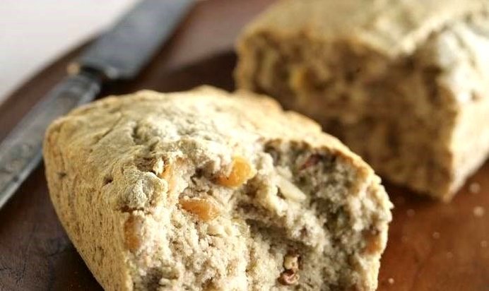Хлеб с бананами, имбирем и бразильскими орехами